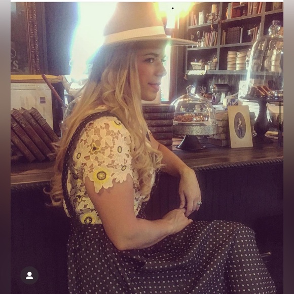 Floral Crochet Knit blouse with ruffle detail - Picture 2 of 13